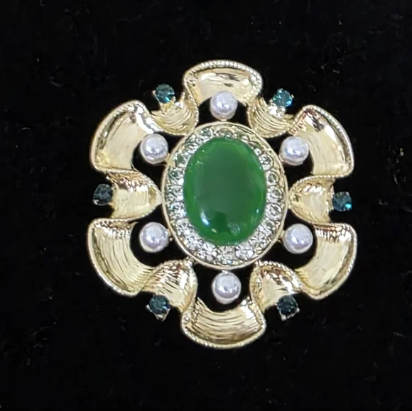 Brooch With Elegant Gold Tone Green Pearl and  Rhinestones Brooch Pin 2.13"x2" - Picture 2 of 3
